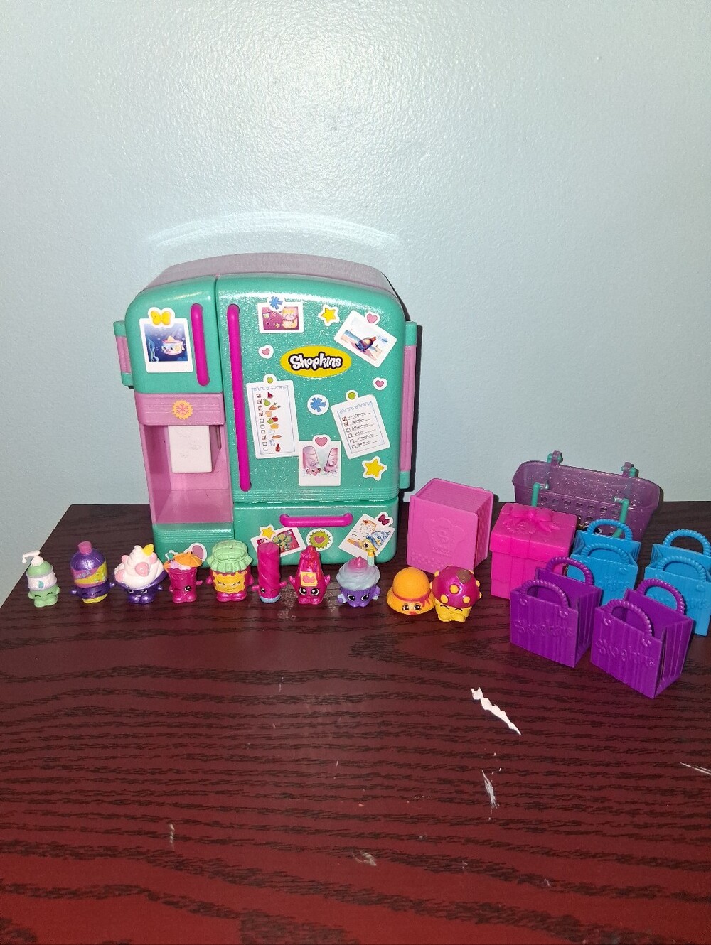 Shopkins Fridge With 10 Figures And Accessories